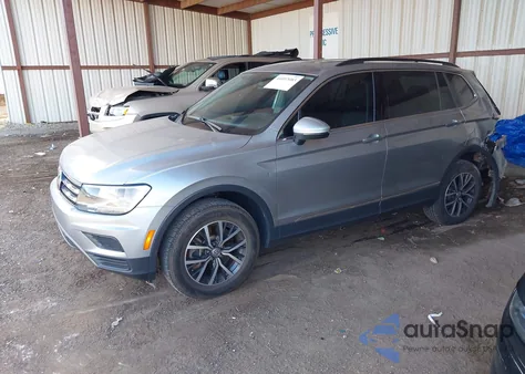 2020 Volkswagen Tiguan 2.0T Se/2.0T Se R-Line Black/2.0T Sel z USA, uszkodzony, nr VIN 3VV3B7AX6LM102353